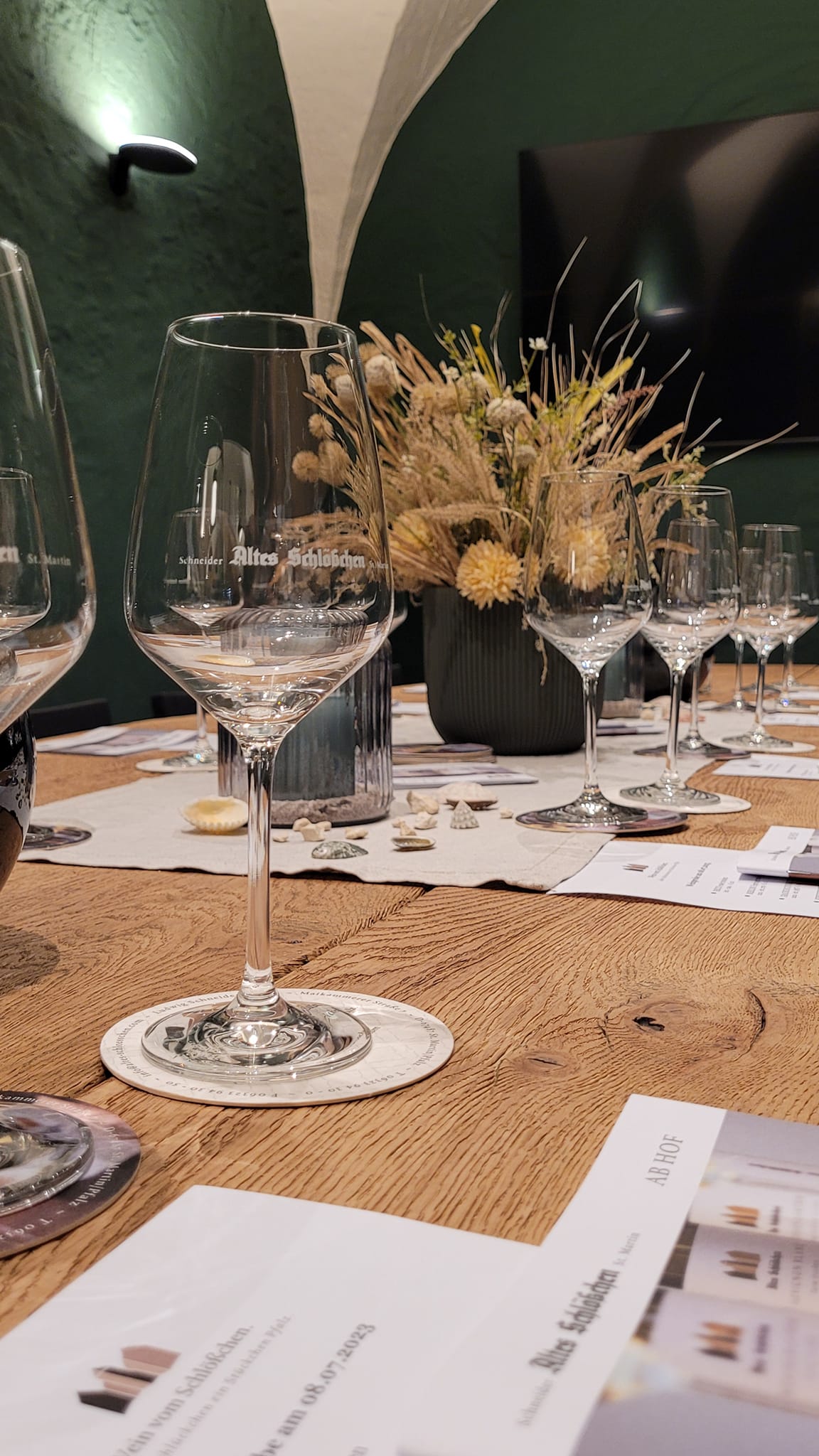 Gruppenweinprobe mit Erklärung